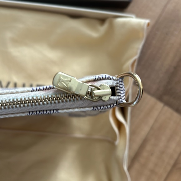 Louis Vuitton Pouchette - Picture 13 of 16